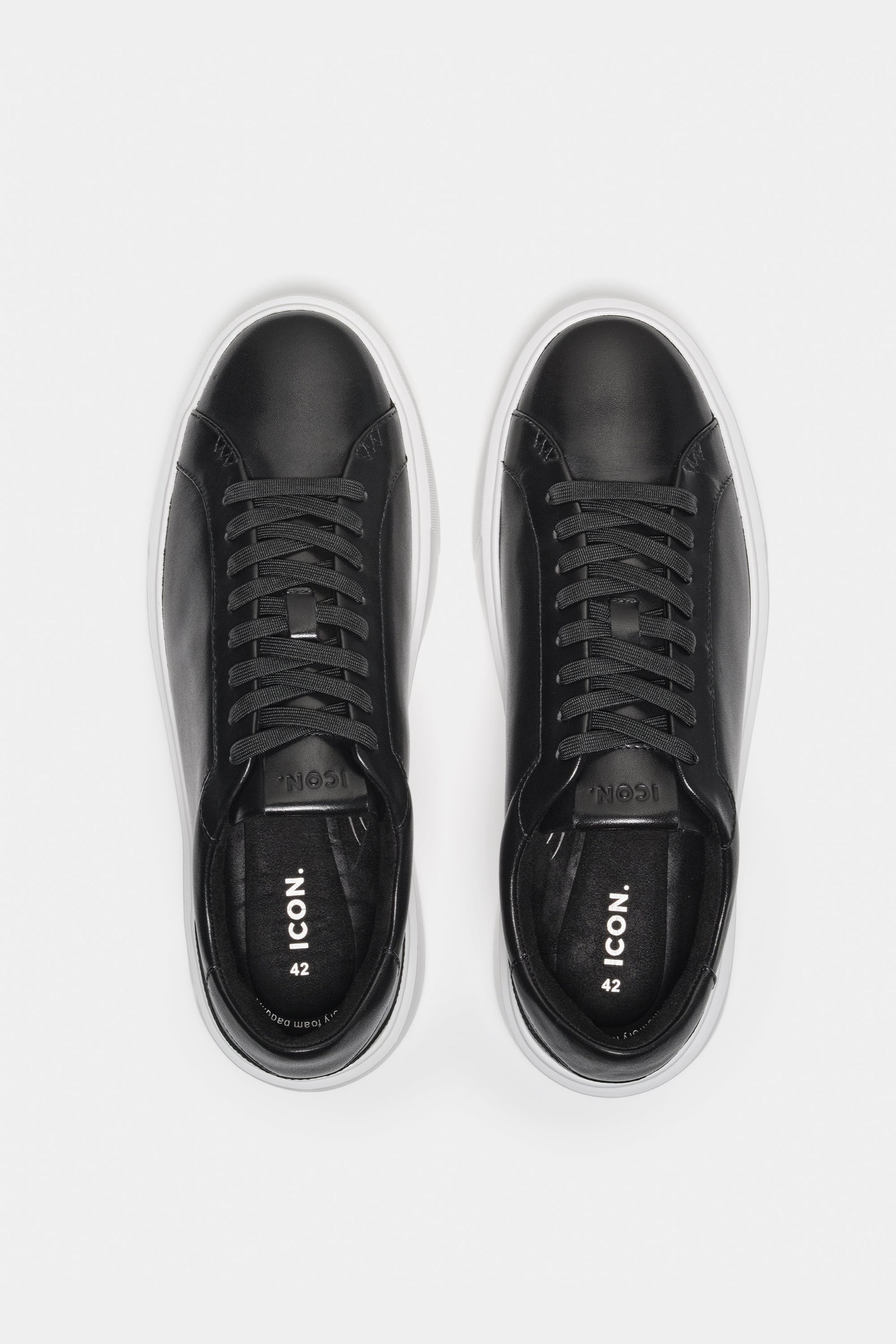 THE CLASSIC LEATHER TRAINER