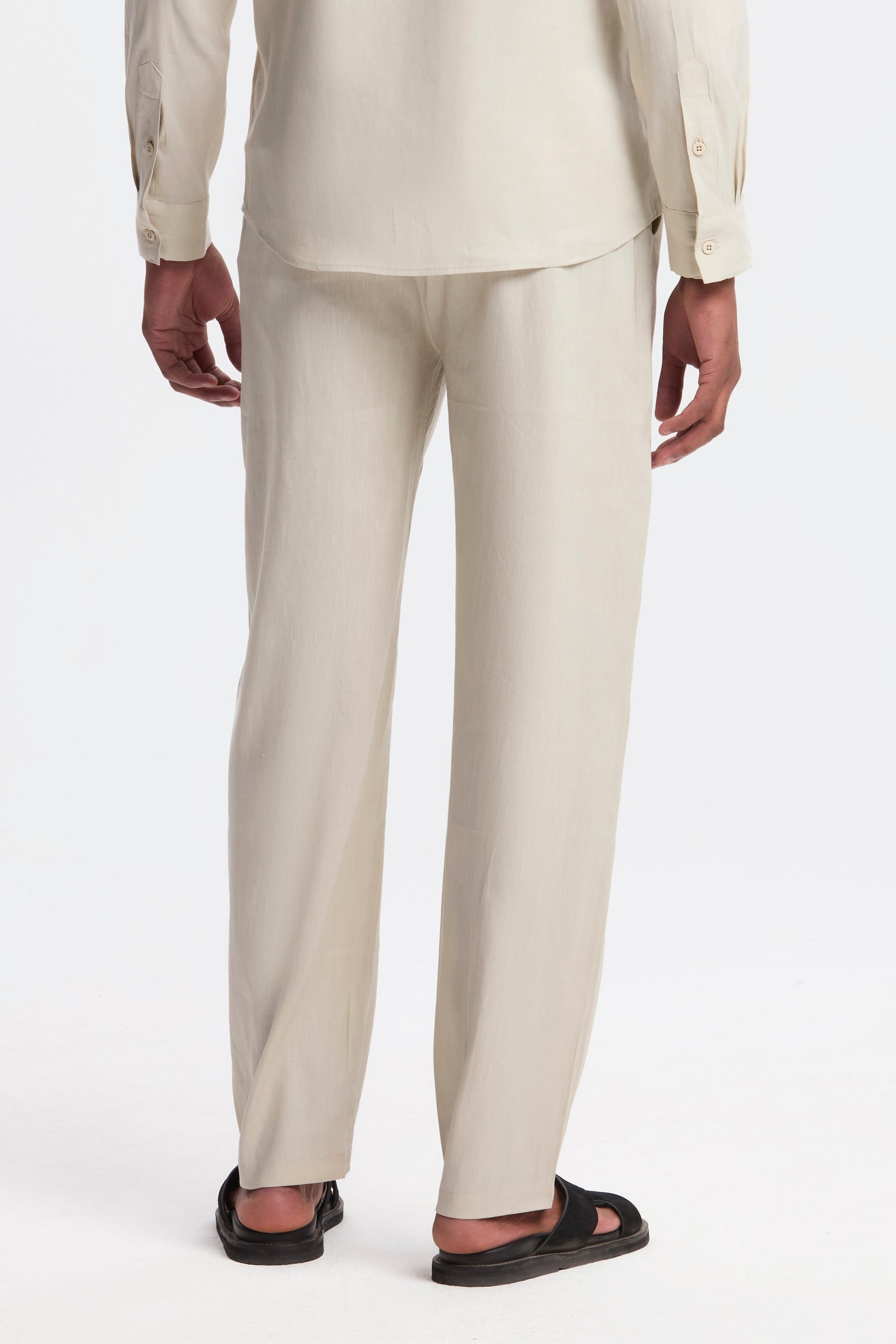 THE LINEN TROUSERS