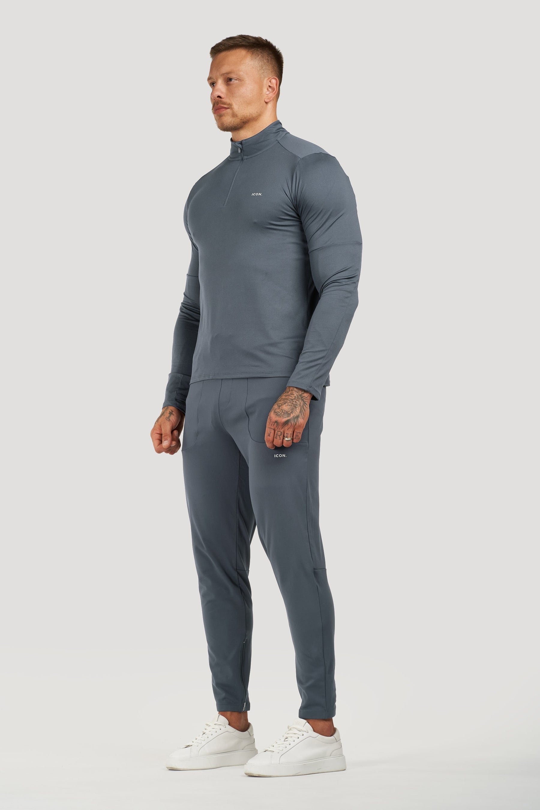 THE ICON ACTIVE HALF ZIP
