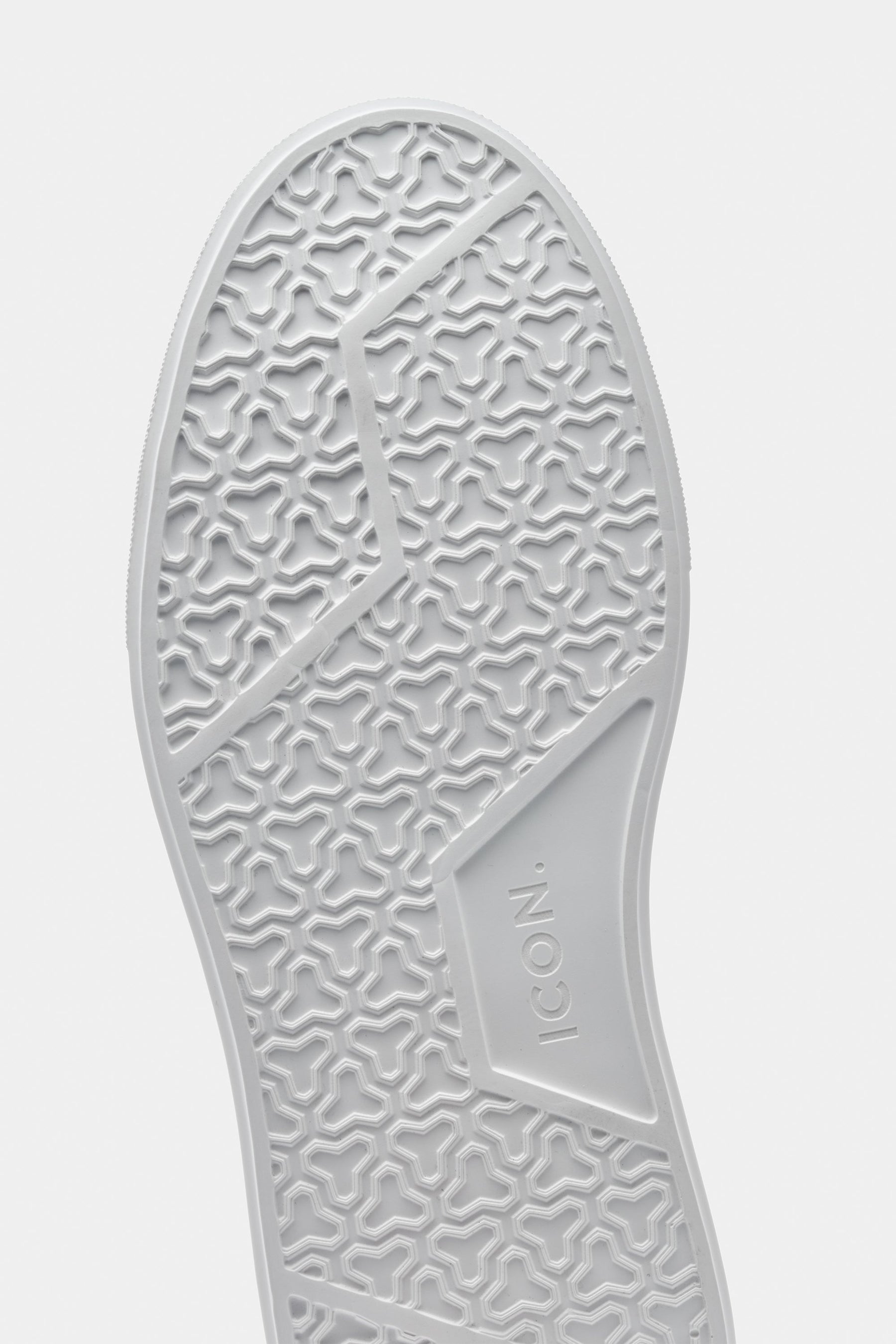 THE CLASSIC LEATHER TRAINER