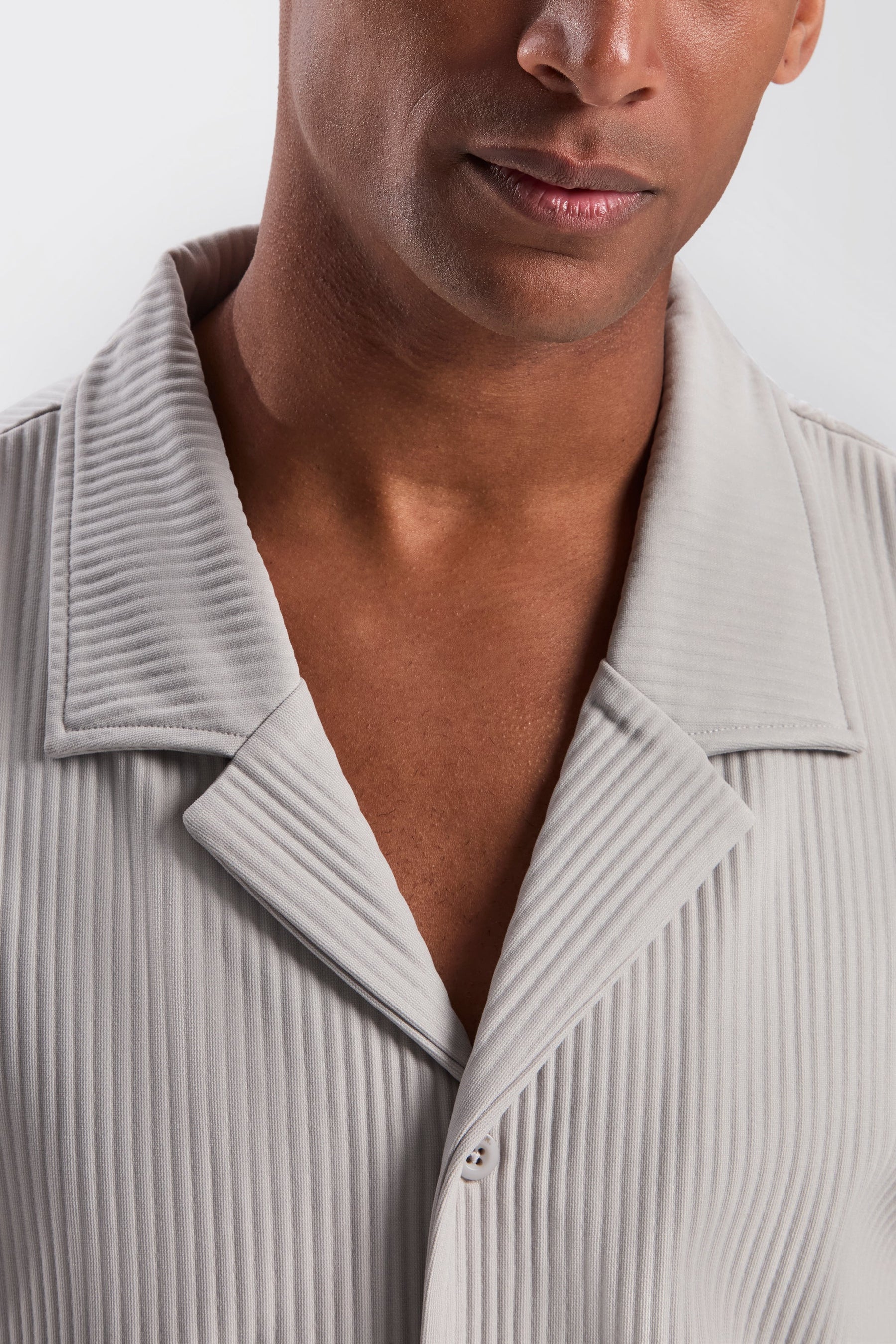 THE PLEATED SS SHIRT