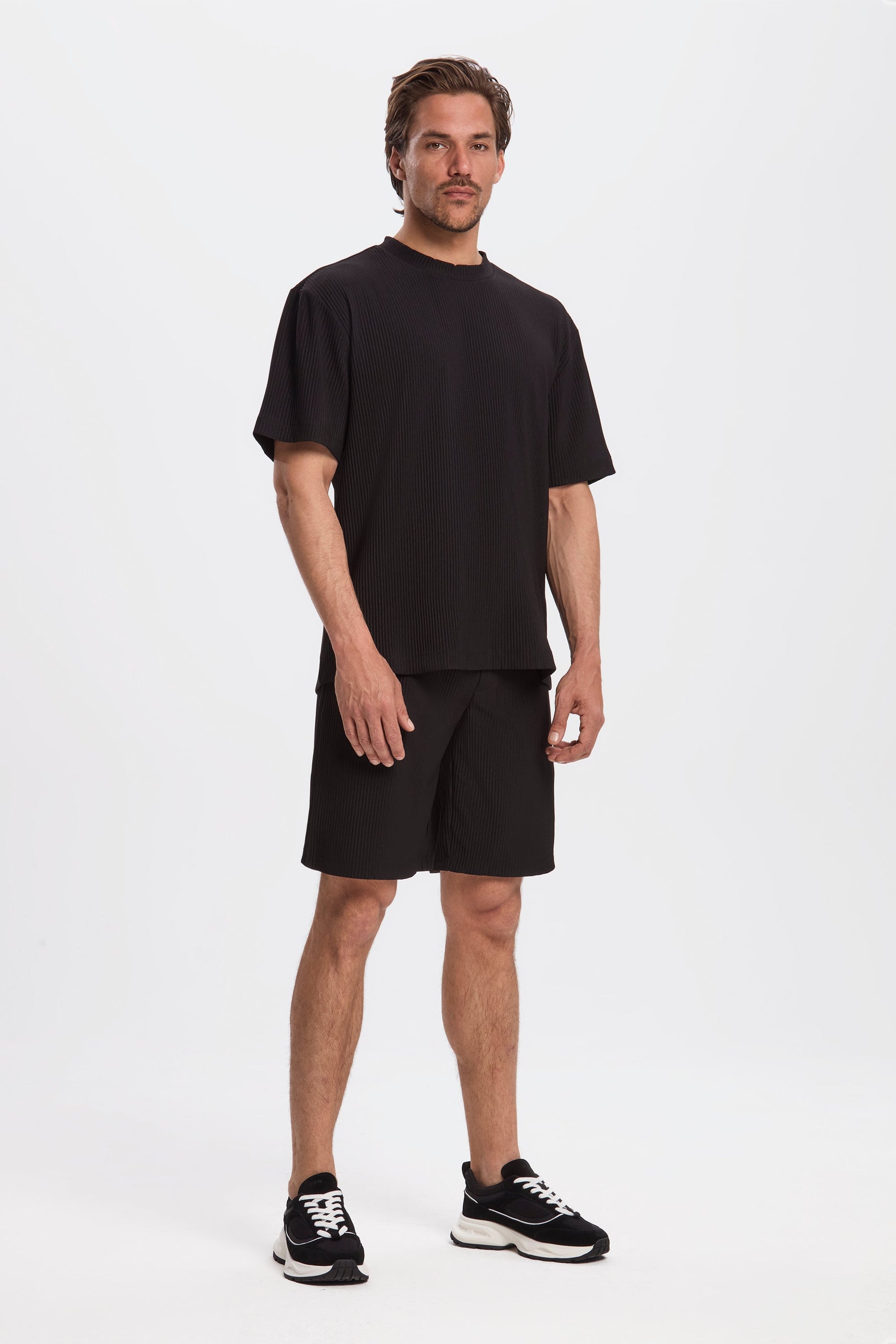 THE PLEATED SHORTS