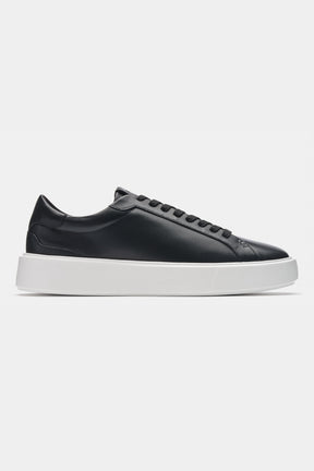 THE CLASSIC LEATHER TRAINER