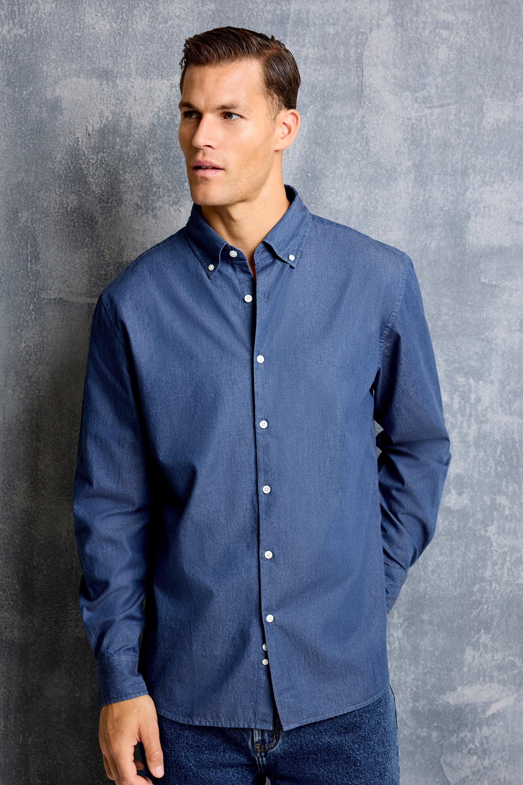 THE CARLO CHAMBRAY SHIRT