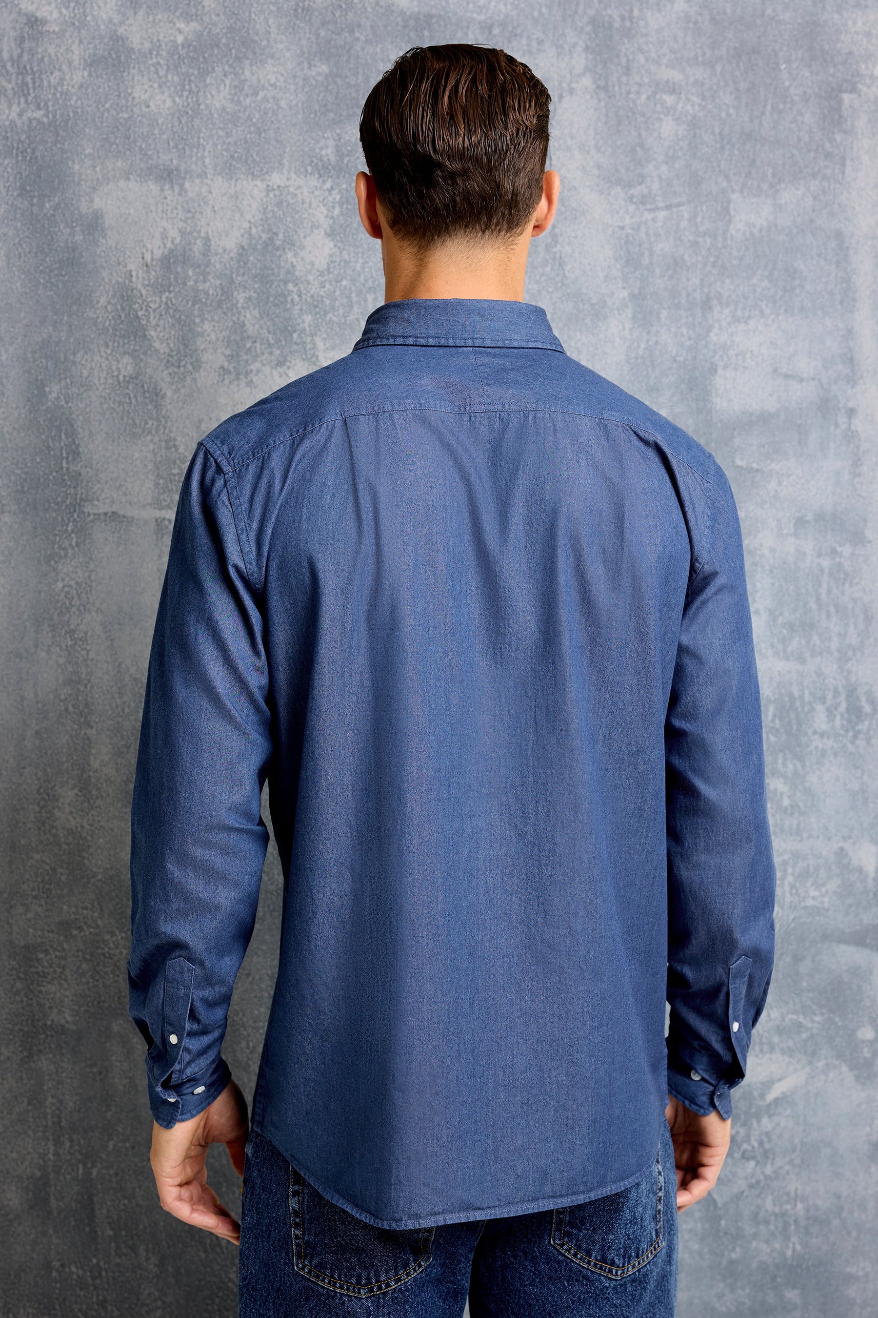 THE CARLO CHAMBRAY SHIRT