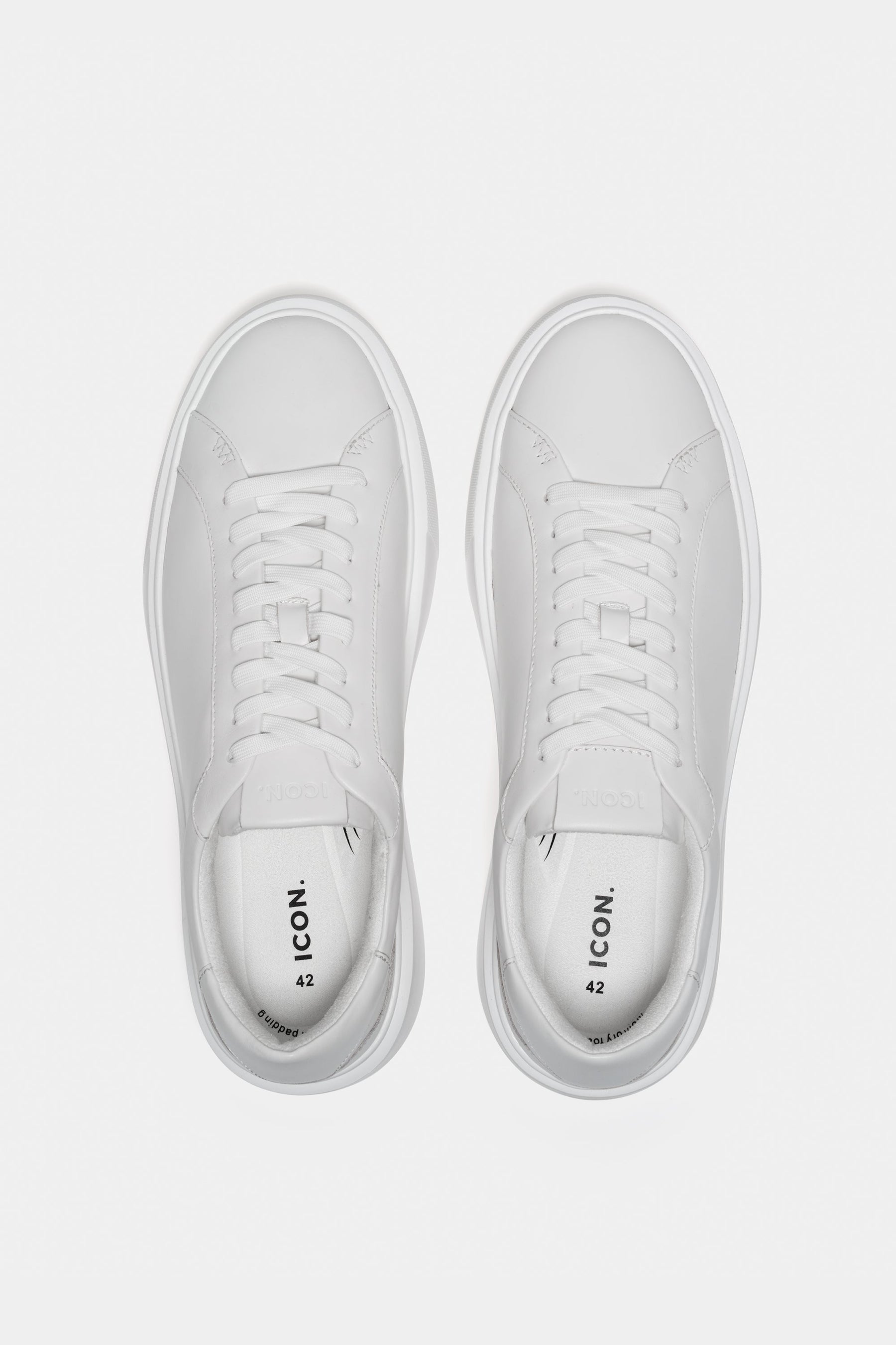 THE CLASSIC LEATHER TRAINER