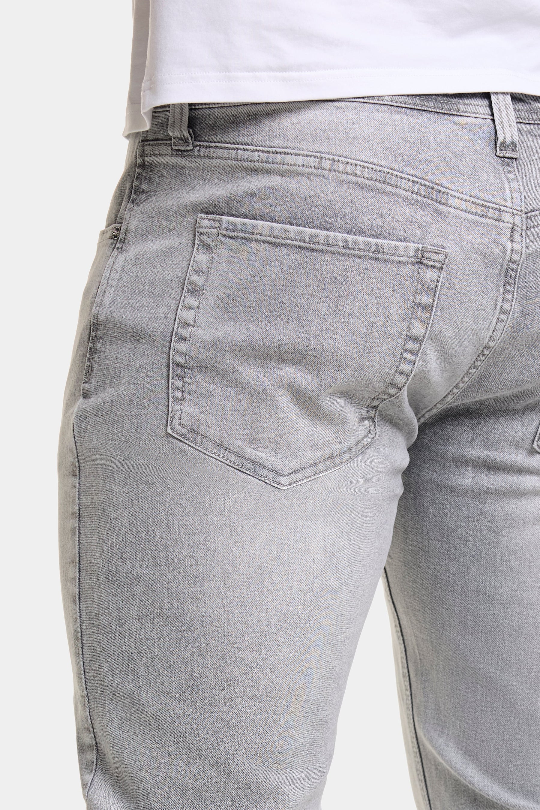 THE MATTEO SLIM JEANS