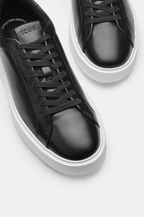 THE CLASSIC LEATHER TRAINER