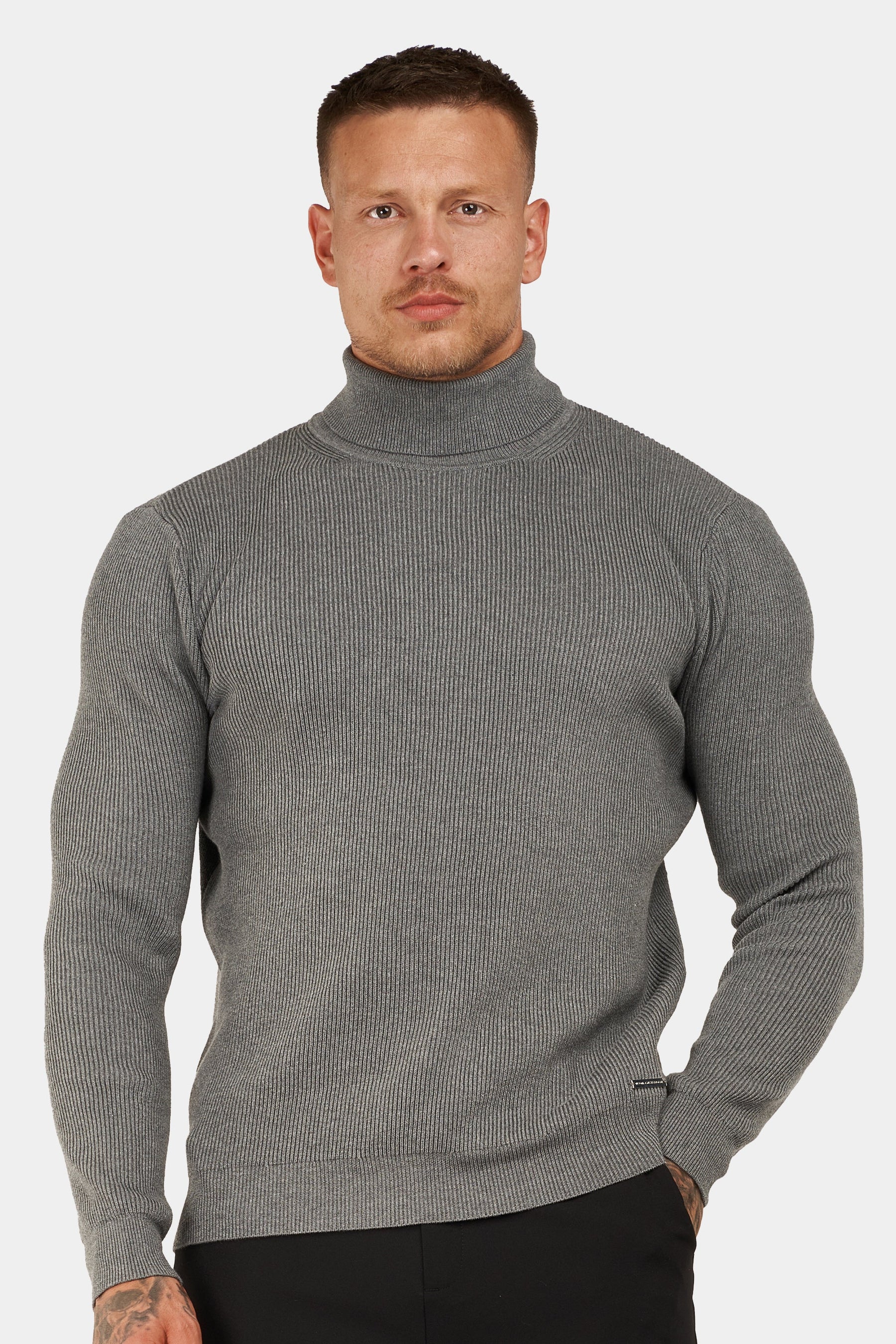 THE RENZO TURTLE NECK SWEATER