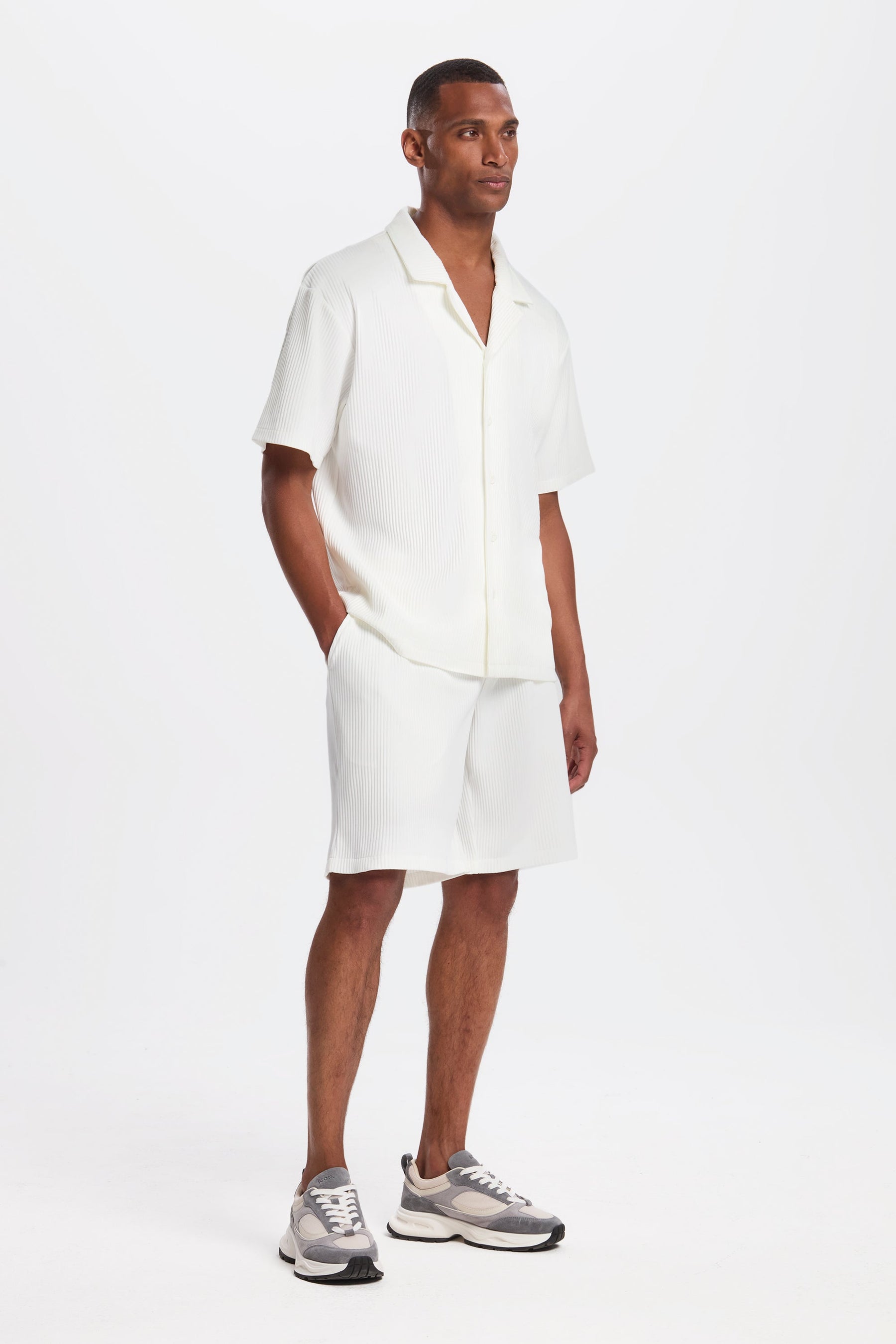 THE PLEATED SS SHIRT