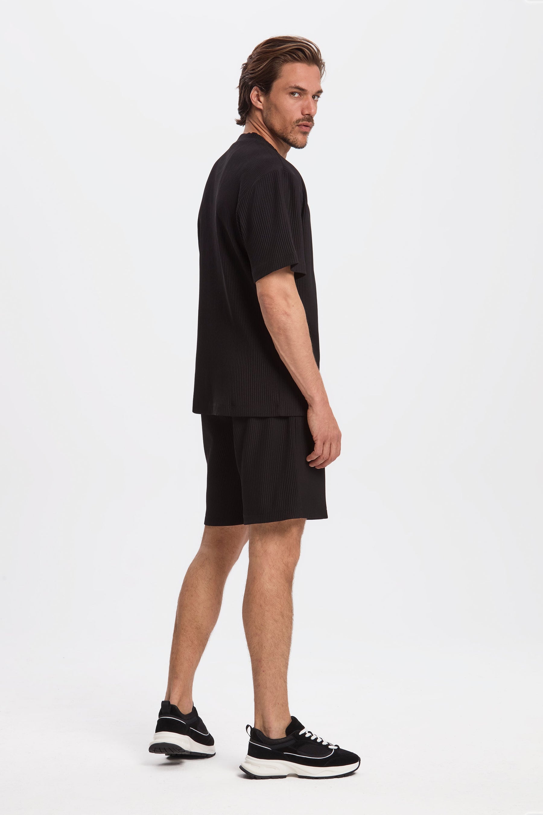 THE PLEATED SHORTS
